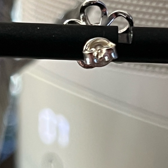 Brand new without tags. Sterling Silver Flower Earrings with Amber center Stone - Picture 4 of 6